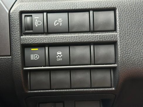 Used 2025 Toyota Tacoma TRD Off-Road AWD/4WD image 35