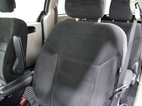 Used 2017 Dodge Grand Caravan SE w/ Power Window Group FWD image 4