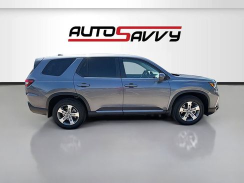 Used 2025 Honda Pilot EX-L image 8