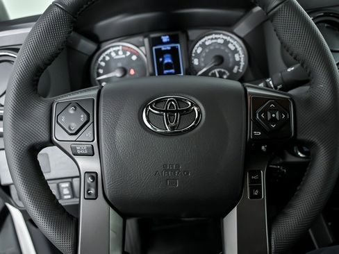 Used 2021 Toyota Tacoma TRD Off-Road AWD/4WD image 26