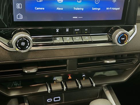 Used 2024 Chevrolet Colorado Trail Boss w/ Technology Package image 24