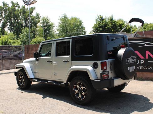 Used 2008 Jeep Wrangler Unlimited Sahara AWD/4WD image 3