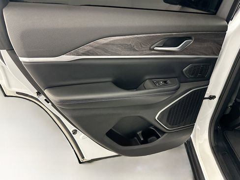 Used 2022 Jeep Grand Cherokee Limited 4xe image 28