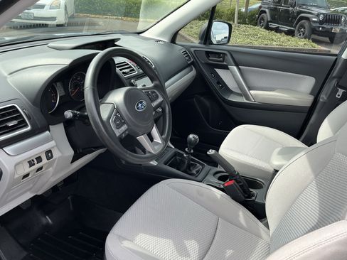 Used 2017 Subaru Forester 2.5i AWD/4WD image 9