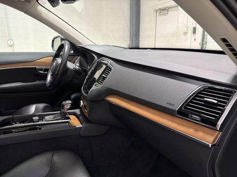 Used 2022 Volvo XC90 T6 Momentum w/ Advanced Package image 29
