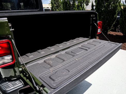 Used 2021 Jeep Gladiator Rubicon w/ Cold Weather Group AWD/4WD image 30