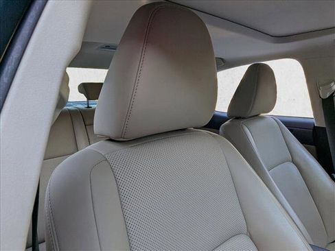 Used 2017 Lexus IS 200t image 19