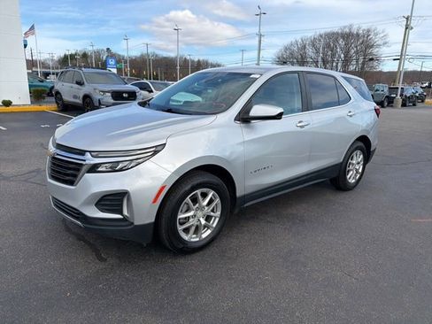 Used 2022 Chevrolet Equinox LT image 2