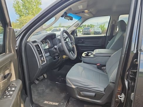 Used 2018 RAM 1500 Express w/ Express Value Package AWD/4WD image 10
