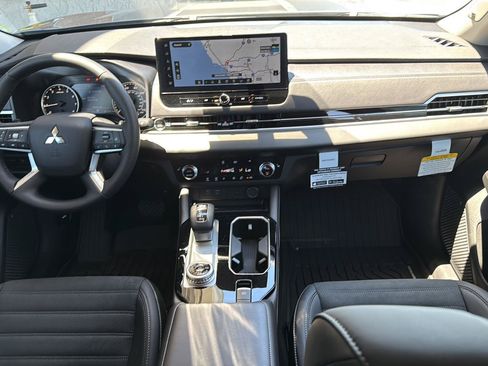 New 2026 Mitsubishi Outlander AWD image 24
