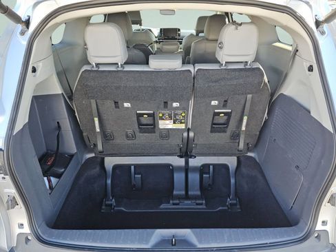 Used 2024 Toyota Sienna XLE image 27