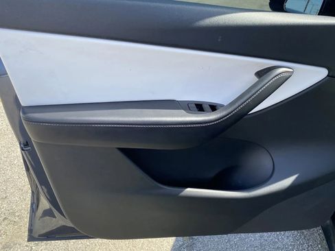 Used 2021 Tesla Model Y Long Range AWD/4WD image 12