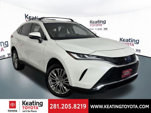 Used 2022 Toyota Venza XLE image 3