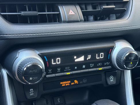 Used 2021 Toyota RAV4 XLE w/ Convenience Package FWD image 21