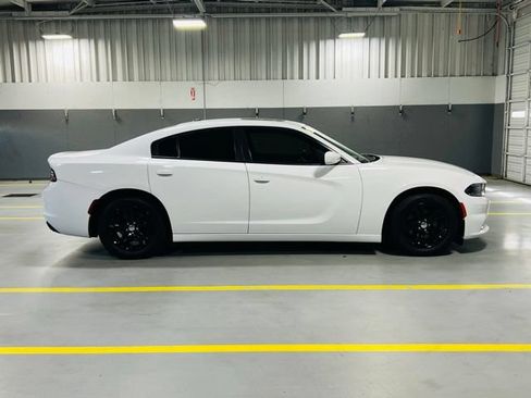 Used 2020 Dodge Charger SXT w/ Leather Interior Group RWD image 17