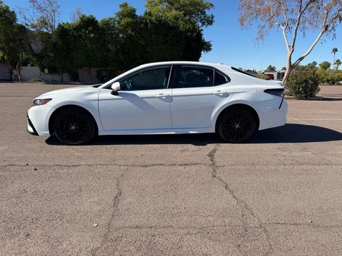 Used 2024 Toyota Camry SE image 5