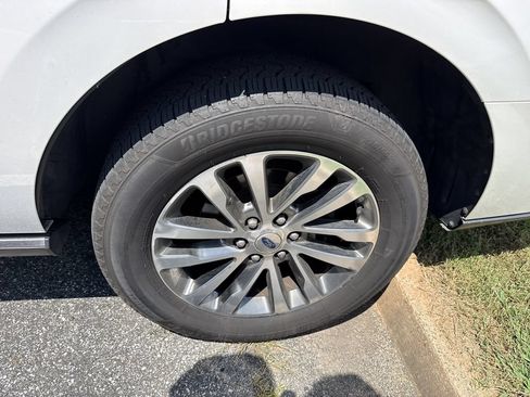Used 2018 Ford Expedition Limited w/ Equipment Group 301A RWD image 14