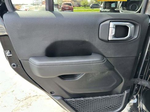 Used 2021 Jeep Wrangler Unlimited Sahara AWD/4WD image 11
