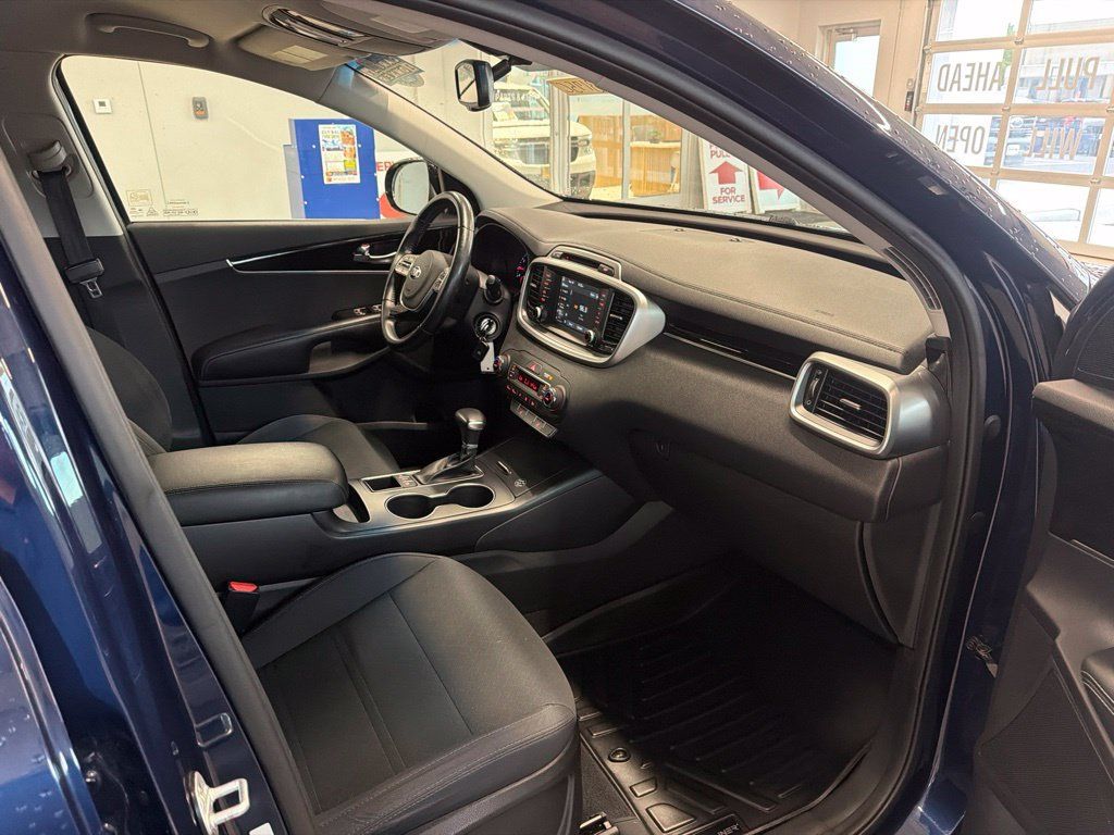 Used 2019 Kia Sorento AWD w/ LX Convenience Package image 17