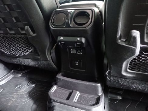 Used 2018 Jeep Wrangler Unlimited Rubicon w/ Dual Top Group AWD/4WD image 35