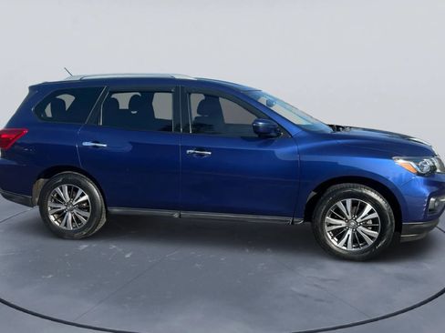Used 2017 Nissan Pathfinder SV image 6