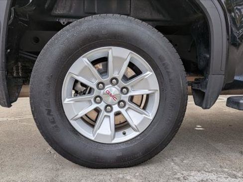 Used 2024 GMC Sierra 1500 SLE image 32