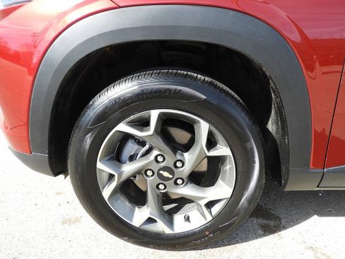 Used 2025 Chevrolet Trax LT w/ Driver Confidence Package FWD image 13