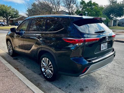 Used 2022 Toyota Highlander Platinum image 6