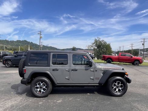 Used 2021 Jeep Wrangler Unlimited Rubicon w/ Cold Weather Group AWD/4WD image 9