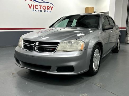 Used 2013 Dodge Avenger SE image 2