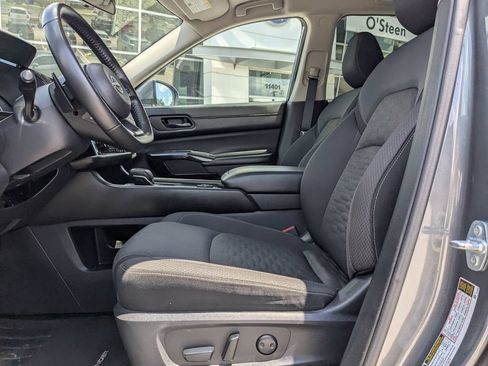 Used 2025 Nissan Pathfinder SV AWD/4WD image 2
