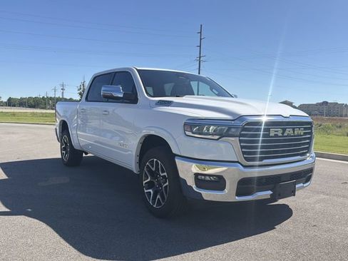 Used 2025 RAM 1500 Laramie AWD/4WD image 7