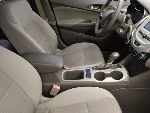 Used 2017 Chevrolet Cruze LS FWD image 21