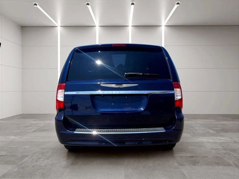Used 2015 Chrysler Town & Country Touring-L w/ Driver Convenience Group FWD image 5