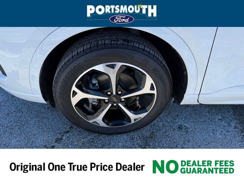 Used 2025 Ford Escape ST-Line Elite w/ Premium Technology Package image 32