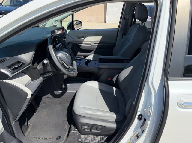 Used 2024 Toyota Sienna XLE w/ XLE Plus Package FWD image 8