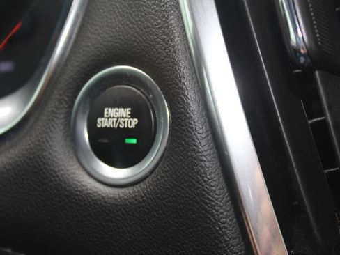 Used 2023 Chevrolet Traverse LT FWD image 36
