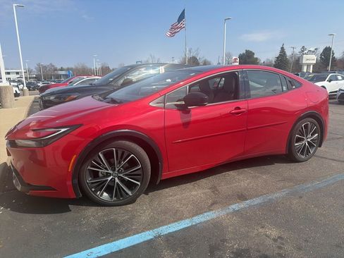 Used 2023 Toyota Prius XLE image 3