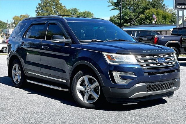 Used 2016 Ford Explorer XLT w/ Equipment Group 202A AWD/4WD image 2