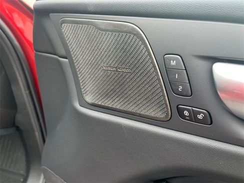 Used 2024 Volvo XC60 T8 Ultimate image 16