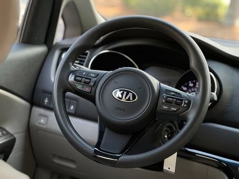 Used 2016 Kia Sedona L FWD image 27