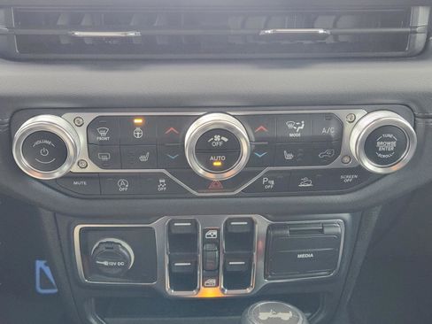 Used 2024 Jeep Wrangler Sahara w/ Technology Group image 19