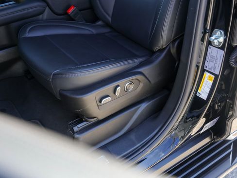 Used 2025 GMC Yukon Denali image 8