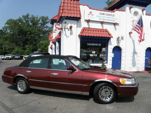 Used 2000 Lincoln Town Car Cartier image 1