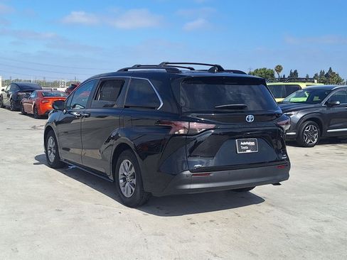 Used 2024 Toyota Sienna XLE w/ XLE Plus Package AWD/4WD image 7