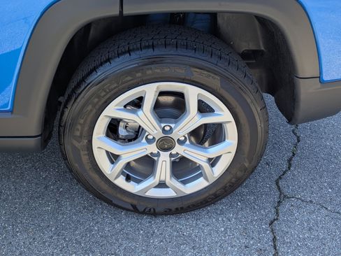 Used 2025 Jeep Compass Latitude image 27