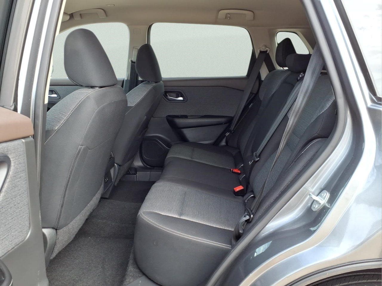 Used 2023 Nissan Rogue SV AWD/4WD image 12