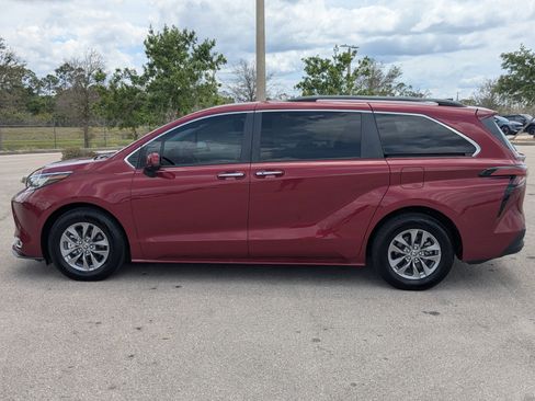 Used 2022 Toyota Sienna XLE FWD image 8