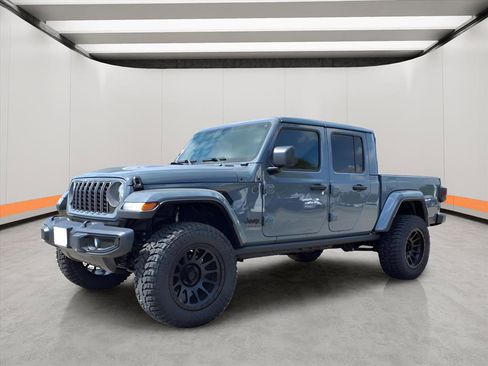 New 2025 Jeep Gladiator Nighthawk image 3