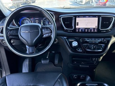 Used 2020 Chrysler Pacifica Limited image 10